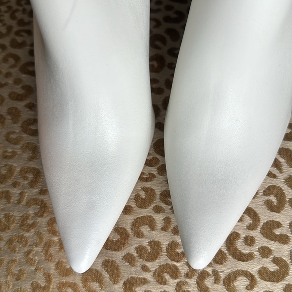 NWT Jacobies white faux leather stiletto ankle booties with back zip - Picture 10 of 11